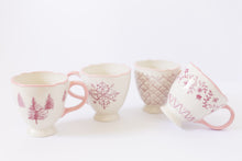 Load image into Gallery viewer, Scalloped Christmas Tea/Coffee Cup