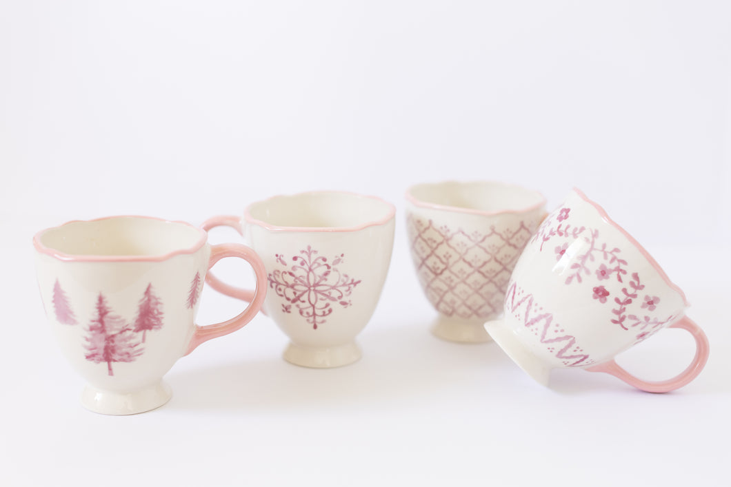 Scalloped Christmas Tea/Coffee Cup