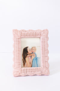 Scalloped Wicker Frame - Pink