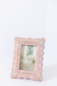 Scalloped Wicker Frame - Pink